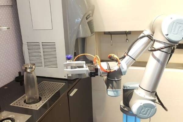 robot colaborativo y el cafe